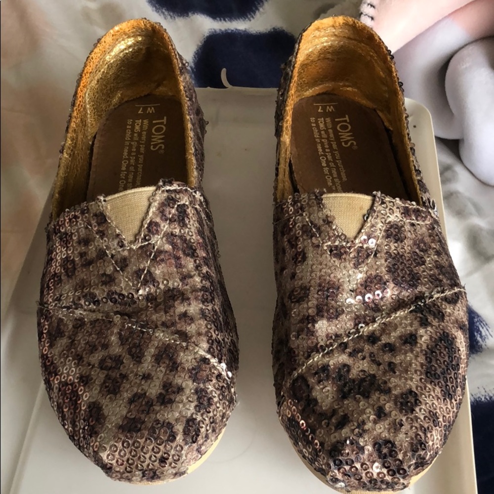 Toms leopard shoes
